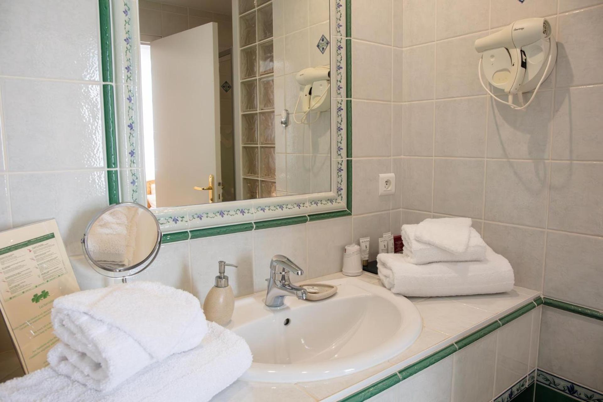 L'Aubiniere Hotel Restaurant & Spa Saint-Ouen-les-Vignes Εξωτερικό φωτογραφία