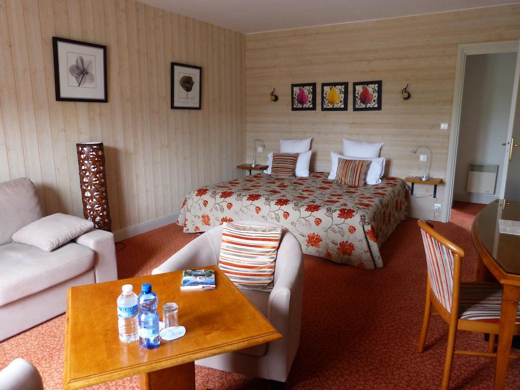 L'Aubiniere Hotel Restaurant & Spa Saint-Ouen-les-Vignes Δωμάτιο φωτογραφία